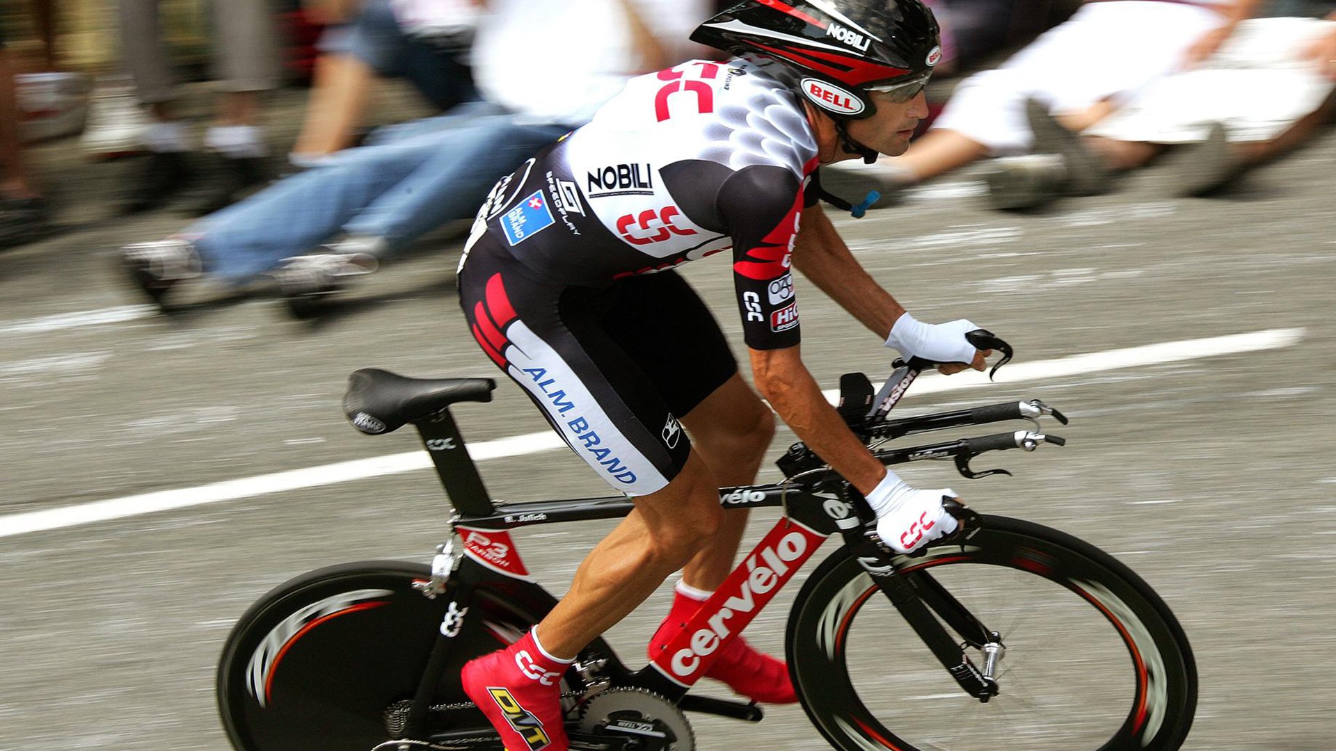 kaiyun.com-伦敦马拉松跑者创纪录，关注焦点集中，伦敦马拉松视频全程回放